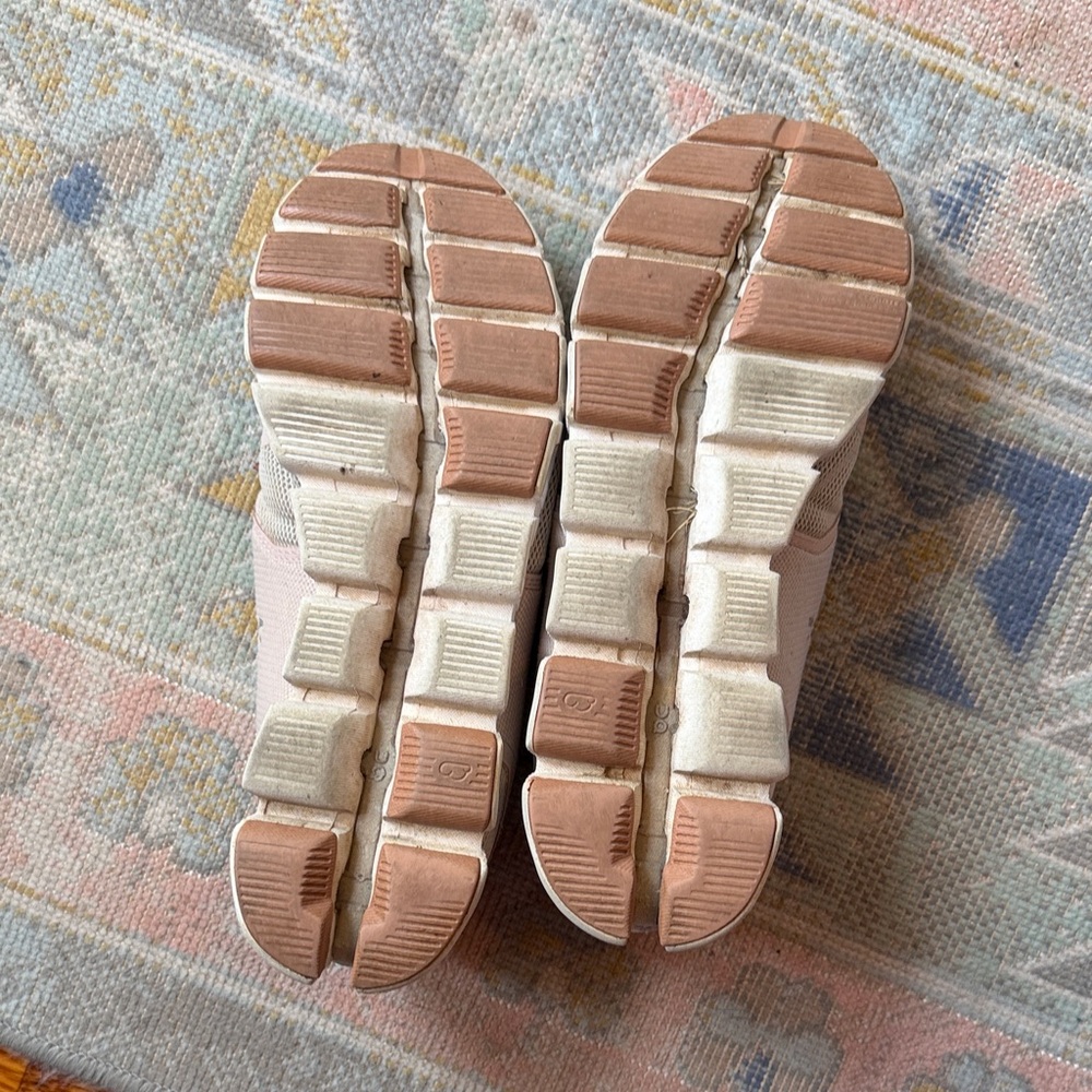 On Women’s Cloud 2 Bunjee String Sneakers - Picture 4 of 6